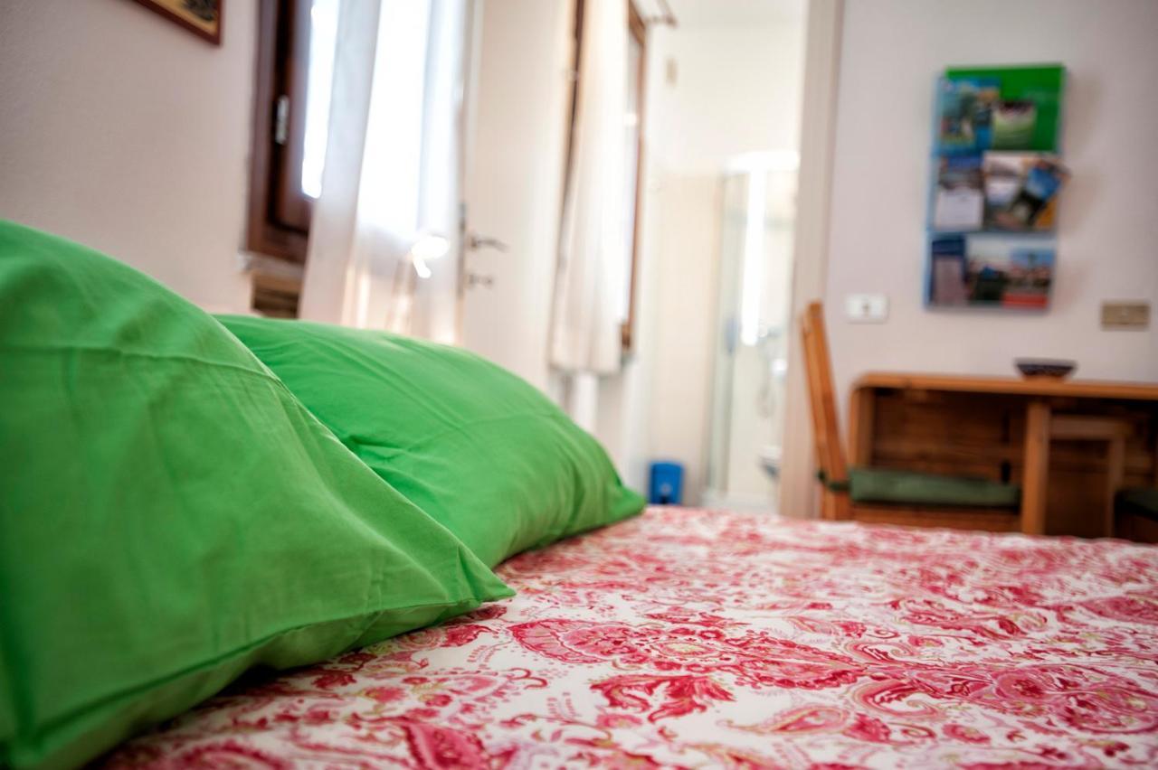 Casa Vacanze Tana Della Volpe Ispra Zewnętrze zdjęcie