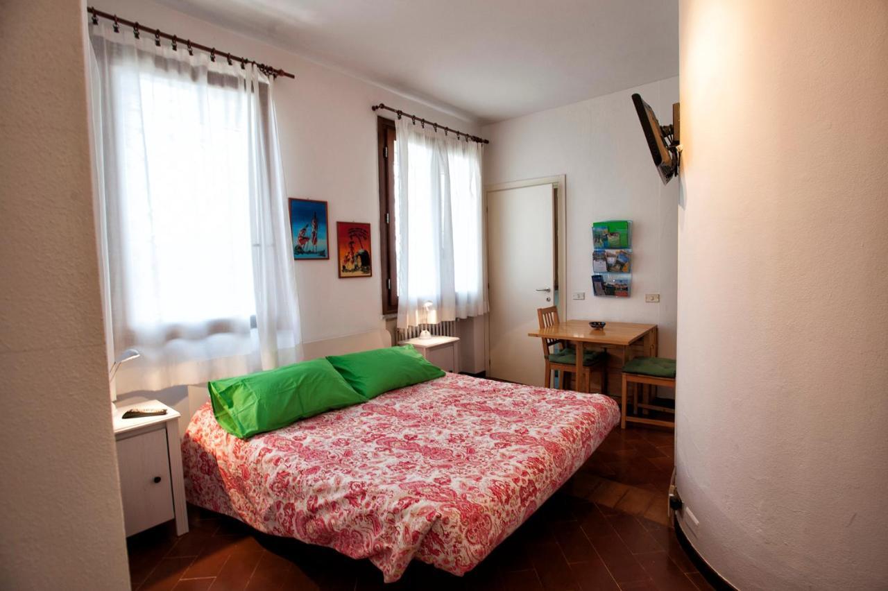 Casa Vacanze Tana Della Volpe Ispra Zewnętrze zdjęcie